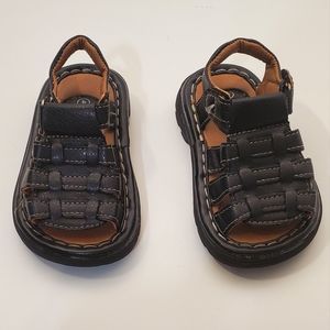 Ositos Little Boy Black Sandals size 4